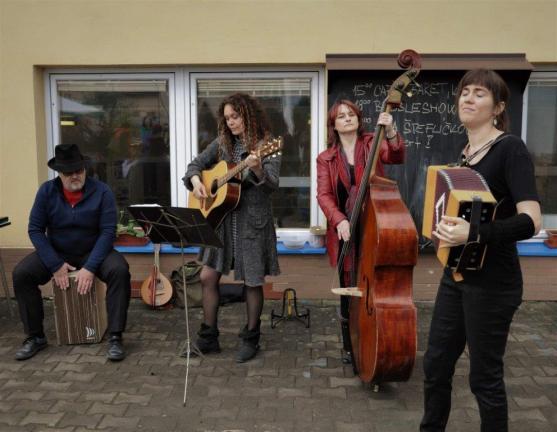 Police nad Metují žila oslavami. Muzeum papírových modelů mělo páté narozeniny