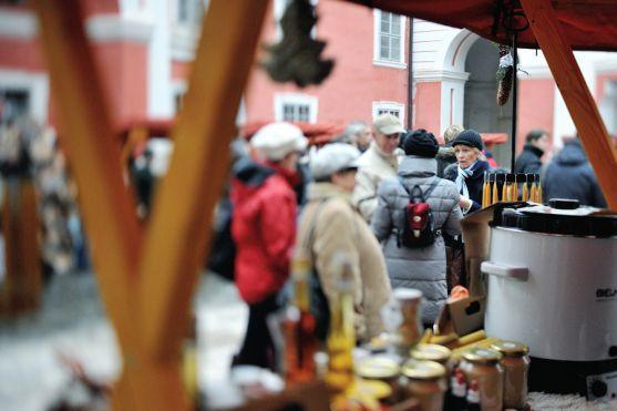 Na Adventním trhu v broumovském klášteře bylo kolem 30 stánků a spousta návštěvníků