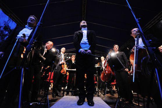 Hradeckou filharmonii poslouchalo ve skalách 1300 diváků 