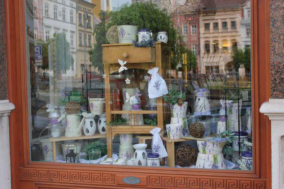 Prodejna svíček Slunce se přestěhovala na broumovské náměstí 