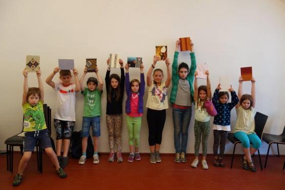 Pod rukama dětí z příměstského tábora vznikaly originální knihy 