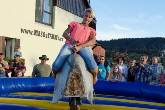 Farmářská slavnost ve Vernéřovicích přilákala stovky návštěvníků 