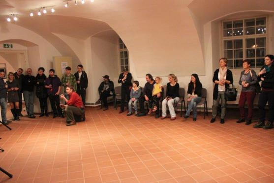 Lapidárium broumovského kláštera zaplnily fotografie Filipa Topola 