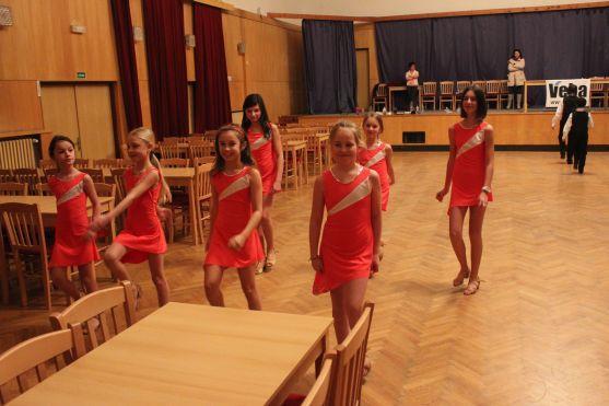 Taneční klub začíná sklízet ovoce za dřinu. Začaly vystoupení na plesech a soutěže 