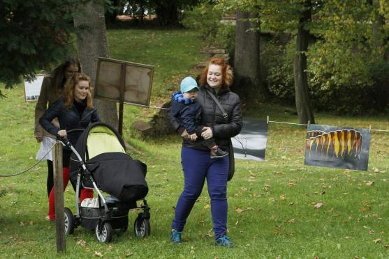Putovní výstava fotografií Na kolíčku pokračuje v broumovském Klubu ROK 