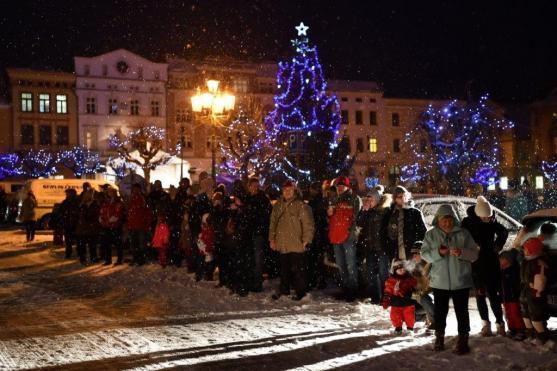 Již po desáté vedly kroky tří vznešených cizinců Broumovem