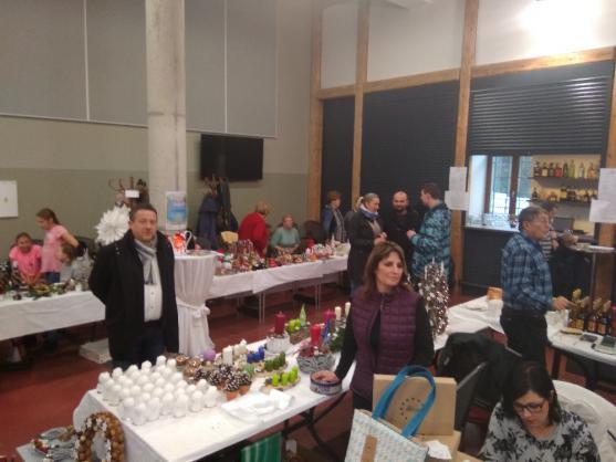 Adventní jarmark v Meziměstí se konal v teple sálu Centra Walzel