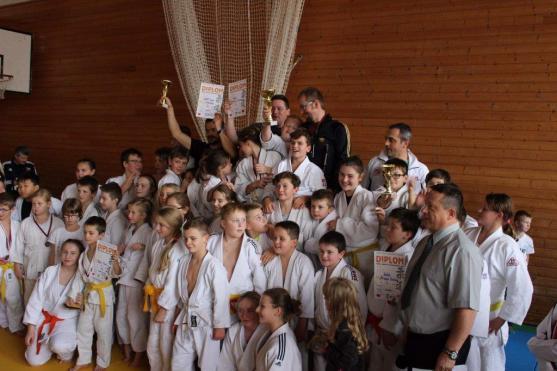Turnaje v judu se v broumovské Sportovní hale na Spořilově zúčastnily téměř dvě stovky dětí