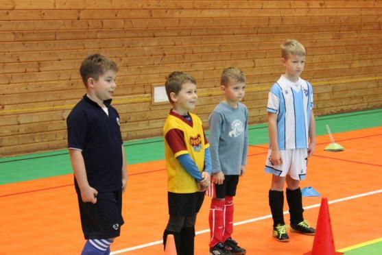 Fotbalová přípravka Slovanu Broumov strávila nedělní dopoledne s Létajícími trenéry