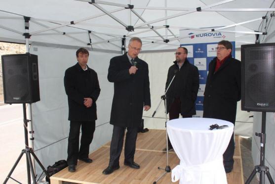 Byla slavnostně otevřena silnice v Teplicích nad Metují. Opravy krajských silnic na Broumovsku tím nekončí, ubezpečil hejtman