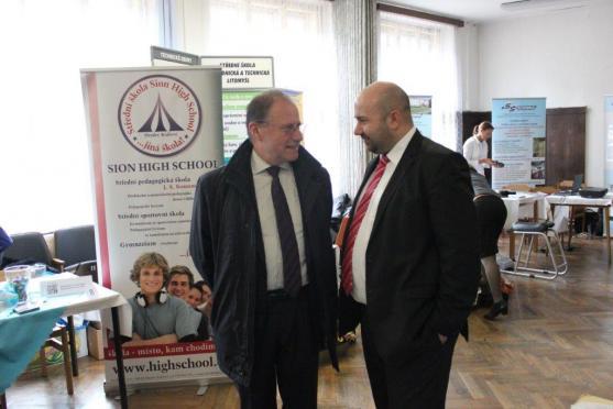 V Náchodě se konala prezentace škol a zaměstnavatelů. Význam setkání ocenil i hejtman Lubomír Franc