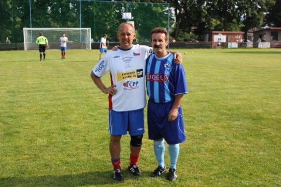 http://nase.broumovsko.cz/fotbal/nezadrzitelny-utocnik-s-knirkem-provokater-a-milacek-tribun-frantisek-debnar-slavi-zivotni-jubileum.html