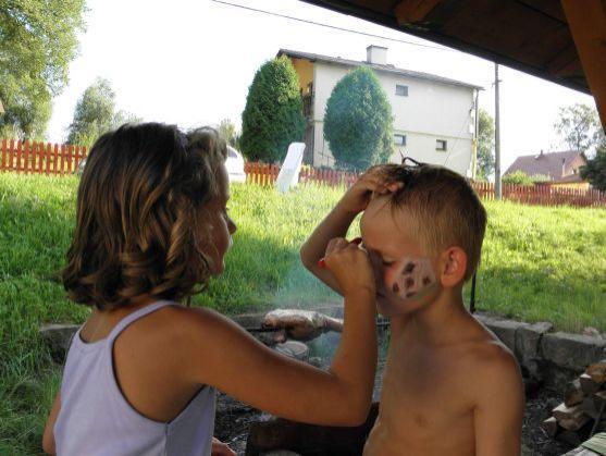 Broumovské mladší žáky na soustředění potrénoval bývalý fotbalový ligový brankář Karel Podhajský