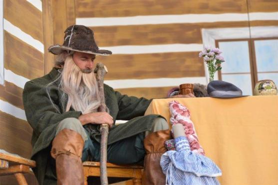 Malé letní divadlení: Je libo pohádky z Krkonoš nebo hradní crazy komedii?