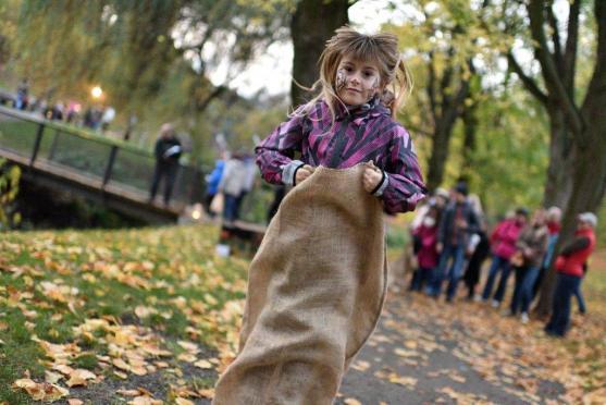 Ve čtvrtek se uskutečnil sedmý ročník Strašidelné Alejky