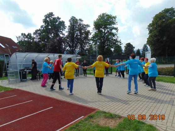 Senioři v Broumově si rádi hrají! První ročník sportovní olympiády jim rozproudil krev v žilách
