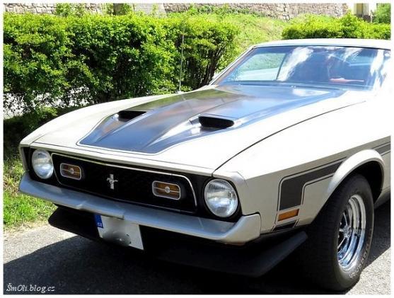 Historická vozidla se zastavila i v Broumově