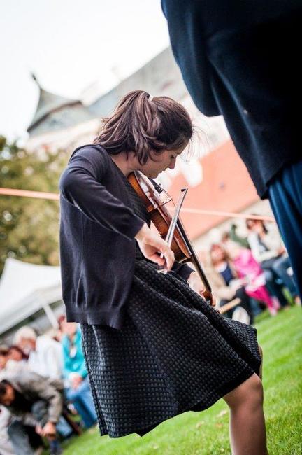 Hvězdy z PSO se snesly do klášterní zahrady. Vznikla tak neopakovatelná tradice venkovních charitativních koncertů 
