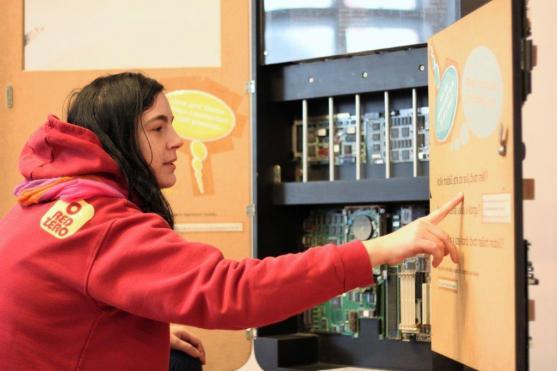 Broumovský klášter zahájil hravou výstavu Supermarket Svět