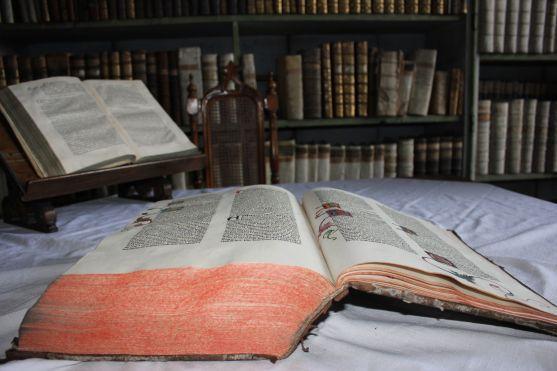 Artefakty, které uvidí prezident v broumovském klášteře