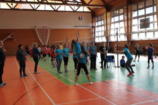 Volejbal si o víkendu v Broumově zahrálo 225 dětí