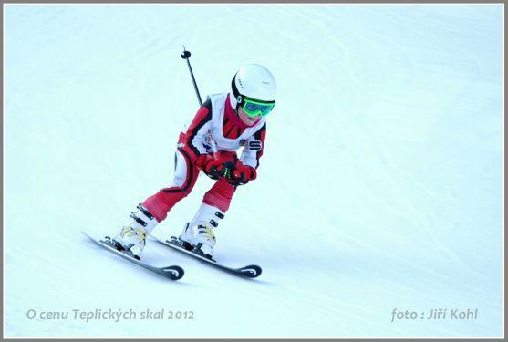 Závod v obřím slalomu žactva se v Teplicích nad Metují jel za osmnáctistupňového mrazu
