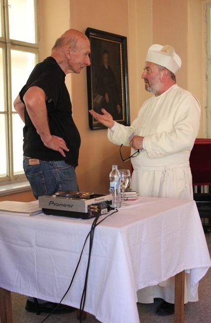 Písně Petra Nováka a vyprávění Jiřího Černého dojaly klášterní Kreslírnu 