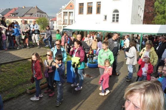 Police nad Metují žila oslavami. Muzeum papírových modelů mělo páté narozeniny