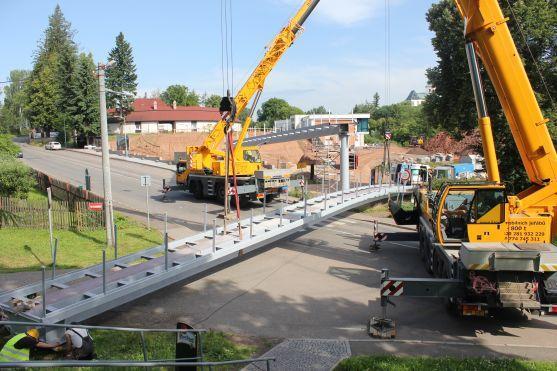 Lávka z Manor House k Hotelu Veba je na svém místě 