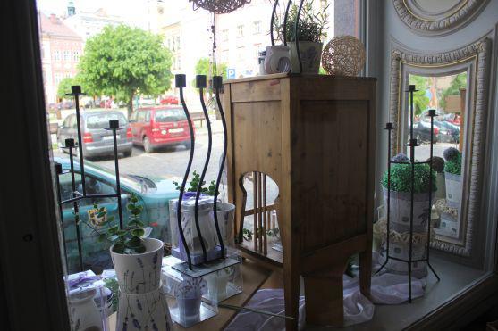 Prodejna svíček Slunce se přestěhovala na broumovské náměstí 