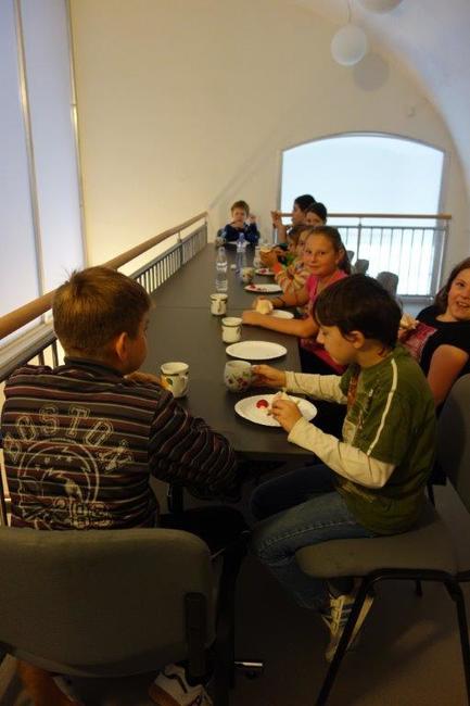 Pod rukama dětí z příměstského tábora vznikaly originální knihy 