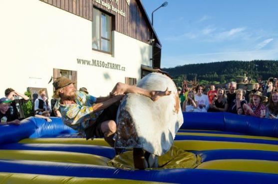 Farmářská slavnost ve Vernéřovicích přilákala stovky návštěvníků 