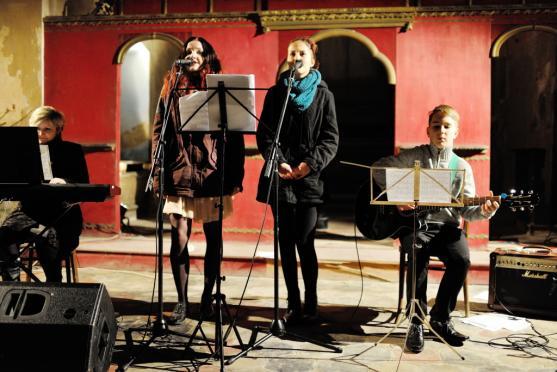 Druhý adventní víkend patřil čertům, trhům a adventnímu koncertu 