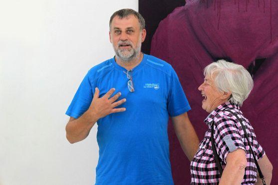 Výstava obrazů Vladimíra Vély Černá hodinka zakončuje první rok provozu Galerie Dům v Broumově 