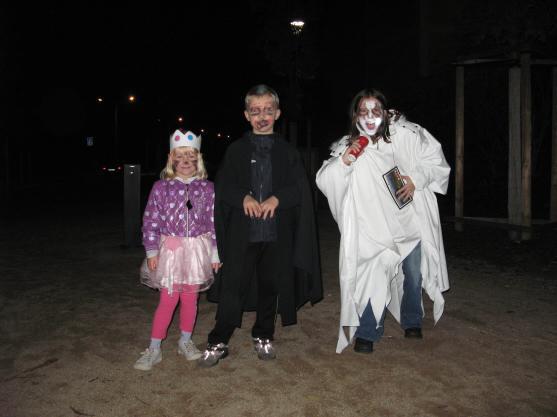 Broumovský park Alejku zaplnily stovky strašidel 