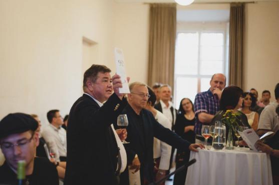 Dobročinnost a skvělé víno – všeho bylo v broumovském klášteře dosti…