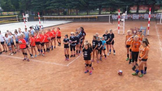 Broumovské volejbalové "barevné" týmy ukončily letošní okresní soutěž