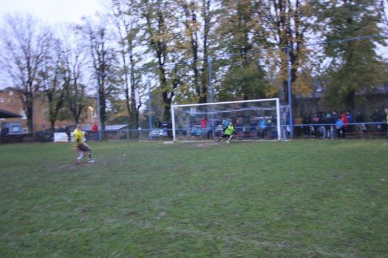 Derby rozhodl penaltou broumovský brankář Jakub Drahorád