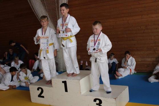 Turnaje v judu se v broumovské Sportovní hale na Spořilově zúčastnily téměř dvě stovky dětí