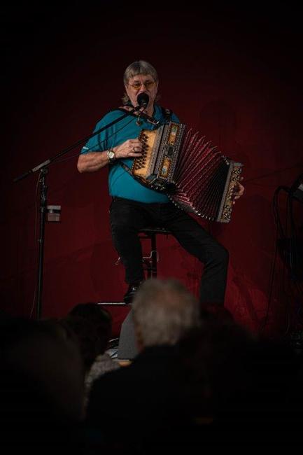 Veselá trojka potěšila zaplněný sál Střelnice