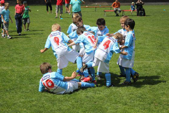 Broumovská fotbalová mladší přípravka hostila na svém hřišti týmy z Jaroměře a Horního Starého Města