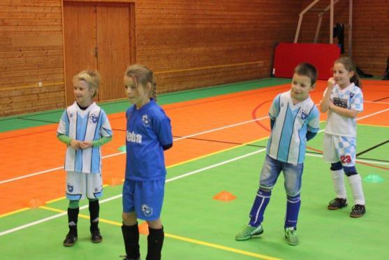 Fotbalová přípravka Slovanu Broumov strávila nedělní dopoledne s Létajícími trenéry