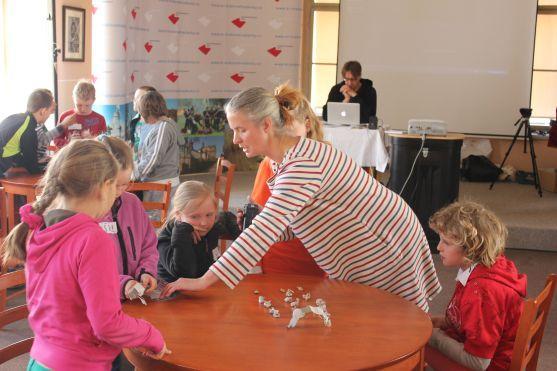 Filmaři během natáčení svačí a chodí na WC