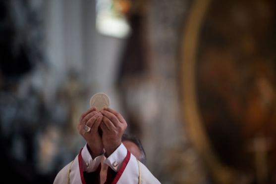 Nový želivský opat převzal požehnání z rukou královéhradeckého biskupa