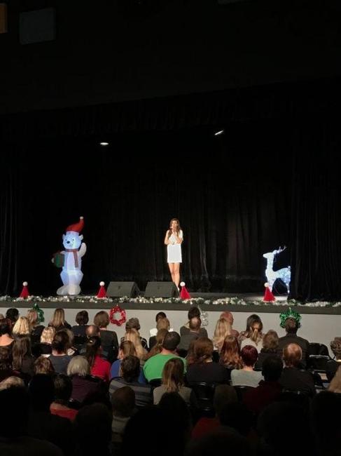 Nelly Řehořová zpívala na adventním koncertě duet s Marianem Vojtkem