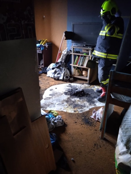 Zplodinami hoření se nadýchala kočka