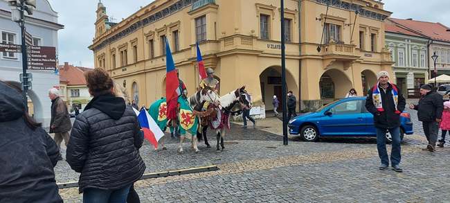 Broumovská stopa občanského protestu v Mělníku