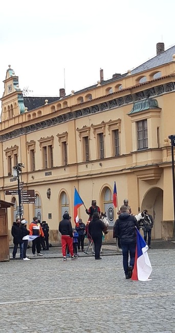 Broumovská stopa občanského protestu v Mělníku