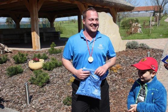 Golfisté z Grosshofu vybrali přes tři tisíce korun na broumovský psí útulek