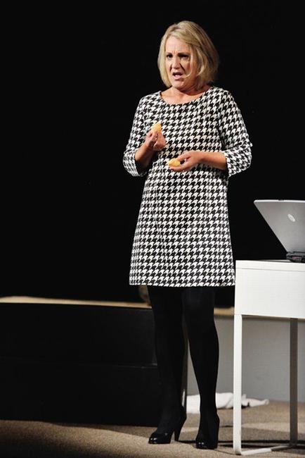 Hradecké Klicperovo divadlo uvedlo v Broumově hru Žárlivost